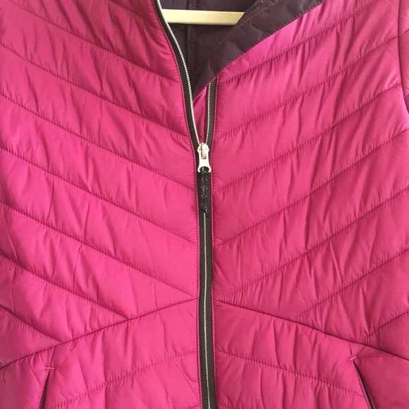 Like new Free Country puffer jacket. Sz M, Color: Fuchsia - Picture 2 of 4